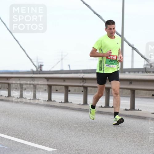 03.10.2025 - Köhlbrandbrückenlauf Lena Gebhardt http://msf.ph/oto/9200429 03.10.2025 15:23:14 Position 1 8883 meine-sportfotos.de