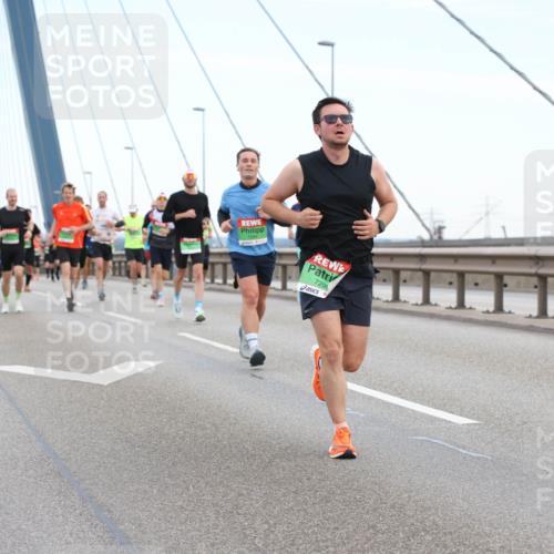 03.10.2025 - Köhlbrandbrückenlauf Lena Gebhardt http://msf.ph/oto/9200430 03.10.2025 15:23:14 Position 1 729 meine-sportfotos.de