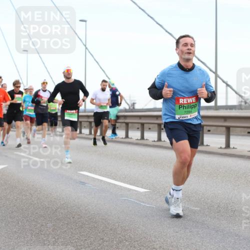03.10.2025 - Köhlbrandbrückenlauf Lena Gebhardt http://msf.ph/oto/9200439 03.10.2025 15:23:16 Position 1 4, 7294 meine-sportfotos.de