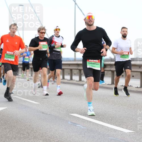 03.10.2025 - Köhlbrandbrückenlauf Lena Gebhardt http://msf.ph/oto/9200441 03.10.2025 15:23:17 Position 1 7116, 9568, 994 meine-sportfotos.de