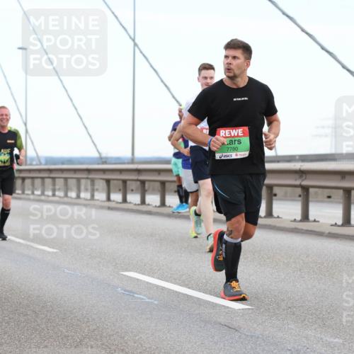 03.10.2025 - Köhlbrandbrückenlauf Lena Gebhardt http://msf.ph/oto/9200476 03.10.2025 15:23:23 Position 1 7115, 7780, 959 meine-sportfotos.de