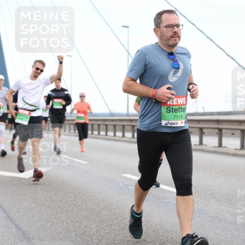 03.10.2025 - Köhlbrandbrückenlauf Lena Gebhardt http://msf.ph/oto/9200487 03.10.2025 15:23:25 Position 1 7115, 8594 meine-sportfotos.de