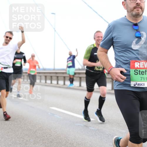03.10.2025 - Köhlbrandbrückenlauf Lena Gebhardt http://msf.ph/oto/9200490 03.10.2025 15:23:25 Position 1 7115 meine-sportfotos.de