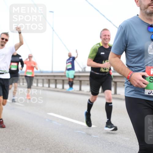 03.10.2025 - Köhlbrandbrückenlauf Lena Gebhardt http://msf.ph/oto/9200491 03.10.2025 15:23:26 Position 1 11, 7115 meine-sportfotos.de