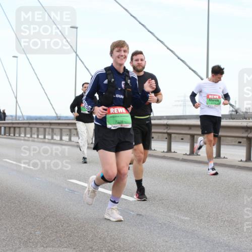 03.10.2025 - Köhlbrandbrückenlauf Lena Gebhardt http://msf.ph/oto/9200517 03.10.2025 15:23:31 Position 1 7228, 8779 meine-sportfotos.de