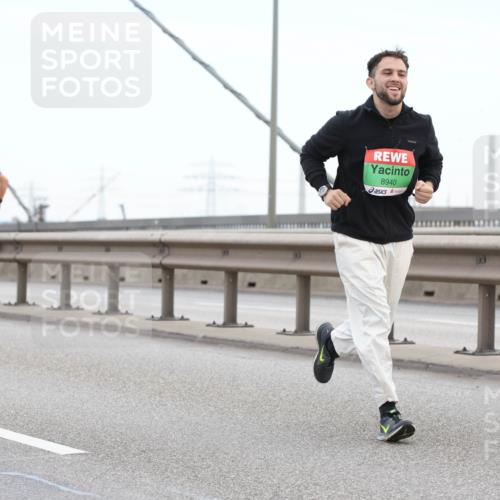 03.10.2025 - Köhlbrandbrückenlauf Lena Gebhardt http://msf.ph/oto/9200525 03.10.2025 15:23:33 Position 1 8940 meine-sportfotos.de