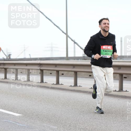 03.10.2025 - Köhlbrandbrückenlauf Lena Gebhardt http://msf.ph/oto/9200527 03.10.2025 15:23:33 Position 1 8940 meine-sportfotos.de