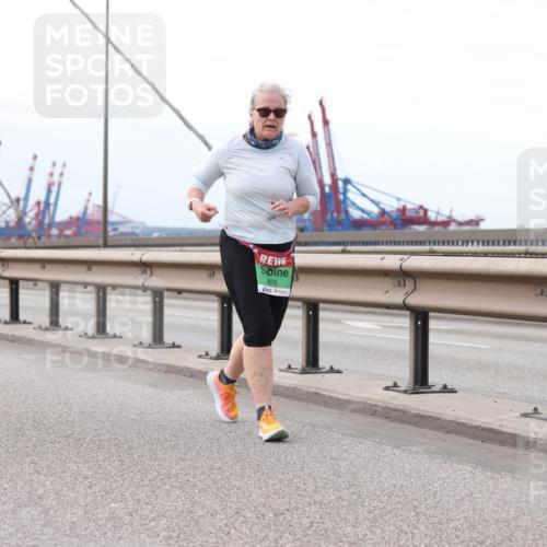 03.10.2025 - Köhlbrandbrückenlauf Lena Gebhardt http://msf.ph/oto/9200528 03.10.2025 16:12:33 Position 2 8626 meine-sportfotos.de