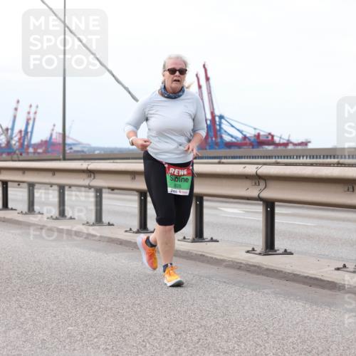 03.10.2025 - Köhlbrandbrückenlauf Lena Gebhardt http://msf.ph/oto/9200529 03.10.2025 16:12:34 Position 2 8626 meine-sportfotos.de