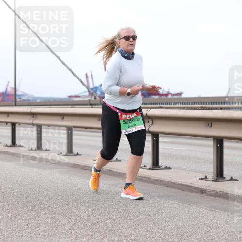 03.10.2025 - Köhlbrandbrückenlauf Lena Gebhardt http://msf.ph/oto/9200531 03.10.2025 16:12:34 Position 2 8626 meine-sportfotos.de