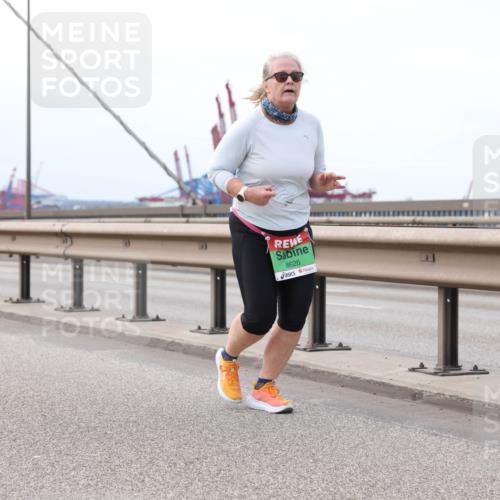 03.10.2025 - Köhlbrandbrückenlauf Lena Gebhardt http://msf.ph/oto/9200533 03.10.2025 16:12:34 Position 2 8626 meine-sportfotos.de