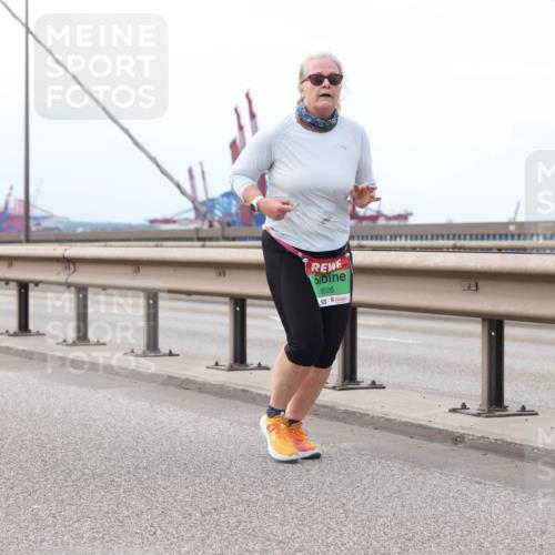 03.10.2025 - Köhlbrandbrückenlauf Lena Gebhardt http://msf.ph/oto/9200534 03.10.2025 16:12:34 Position 2 8626 meine-sportfotos.de