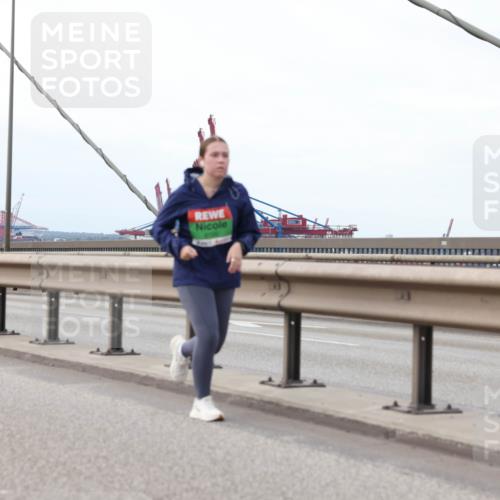 03.10.2025 - Köhlbrandbrückenlauf Lena Gebhardt http://msf.ph/oto/9200537 03.10.2025 16:12:51 Position 2  meine-sportfotos.de