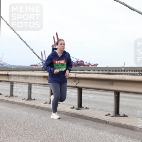 03.10.2025 - Köhlbrandbrückenlauf Lena Gebhardt http://msf.ph/oto/9200538 03.10.2025 16:12:51 Position 2 8720 meine-sportfotos.de