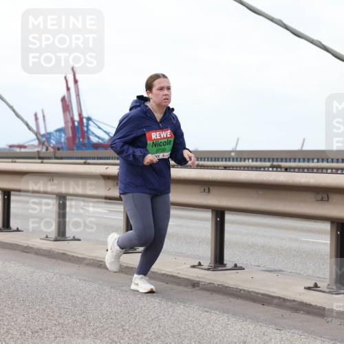 03.10.2025 - Köhlbrandbrückenlauf Lena Gebhardt http://msf.ph/oto/9200539 03.10.2025 16:12:51 Position 2 8720 meine-sportfotos.de