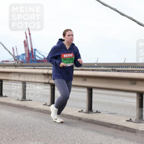 03.10.2025 - Köhlbrandbrückenlauf Lena Gebhardt http://msf.ph/oto/9200540 03.10.2025 16:12:52 Position 2 8720 meine-sportfotos.de