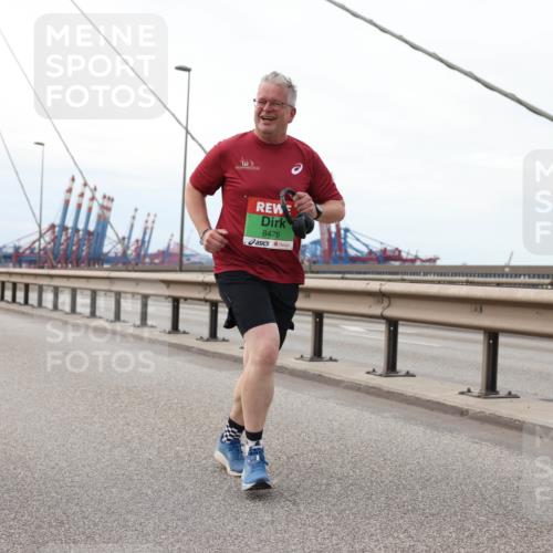 03.10.2025 - Köhlbrandbrückenlauf Lena Gebhardt http://msf.ph/oto/9200544 03.10.2025 16:12:55 Position 2 8476 meine-sportfotos.de