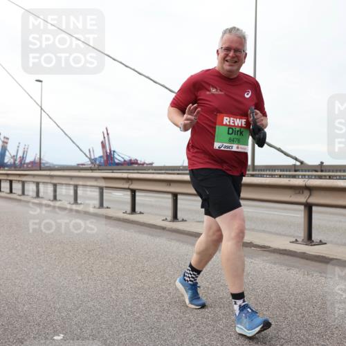 03.10.2025 - Köhlbrandbrückenlauf Lena Gebhardt http://msf.ph/oto/9200548 03.10.2025 16:12:56 Position 2 8476 meine-sportfotos.de