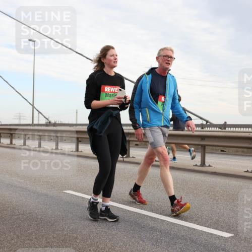 03.10.2025 - Köhlbrandbrückenlauf Lena Gebhardt http://msf.ph/oto/9200597 03.10.2025 15:39:27 Position 2  meine-sportfotos.de