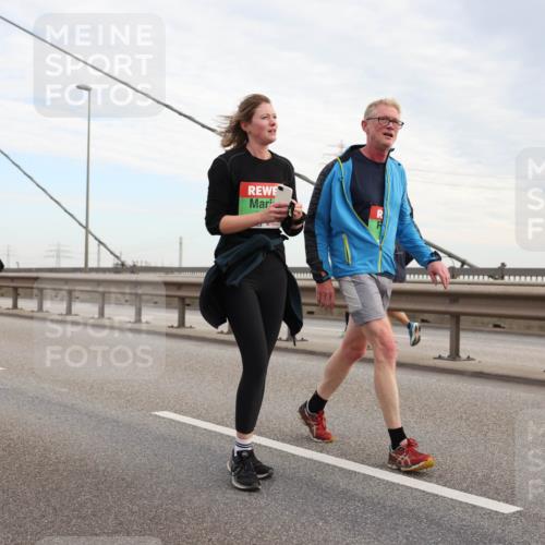 03.10.2025 - Köhlbrandbrückenlauf Lena Gebhardt http://msf.ph/oto/9200598 03.10.2025 15:39:27 Position 2  meine-sportfotos.de