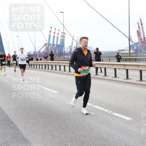 03.10.2025 - Köhlbrandbrückenlauf Lena Gebhardt http://msf.ph/oto/9200600 03.10.2025 15:40:16 Position 2 7320 meine-sportfotos.de