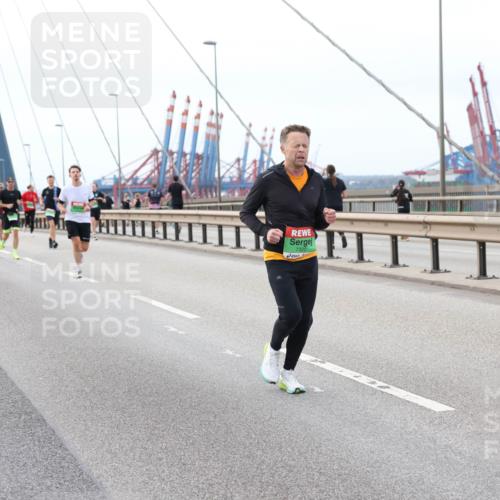 03.10.2025 - Köhlbrandbrückenlauf Lena Gebhardt http://msf.ph/oto/9200601 03.10.2025 15:40:16 Position 2 7320 meine-sportfotos.de