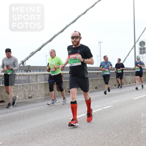 03.10.2025 - Köhlbrandbrückenlauf Lena Gebhardt http://msf.ph/oto/9200602 03.10.2025 15:40:35 Position 2 7259 meine-sportfotos.de