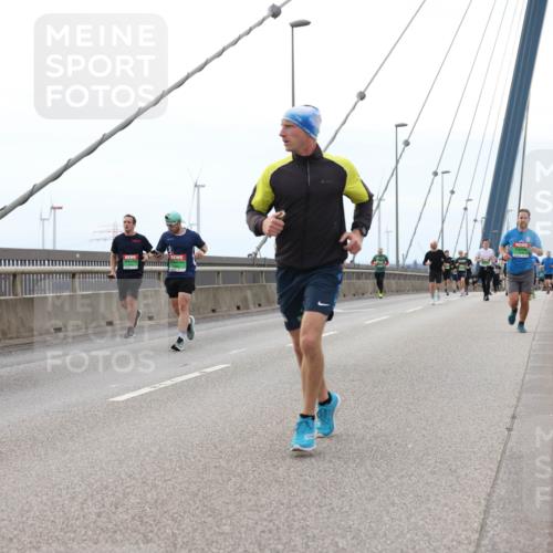 03.10.2025 - Köhlbrandbrückenlauf Lena Gebhardt http://msf.ph/oto/9200608 03.10.2025 15:40:37 Position 2  meine-sportfotos.de