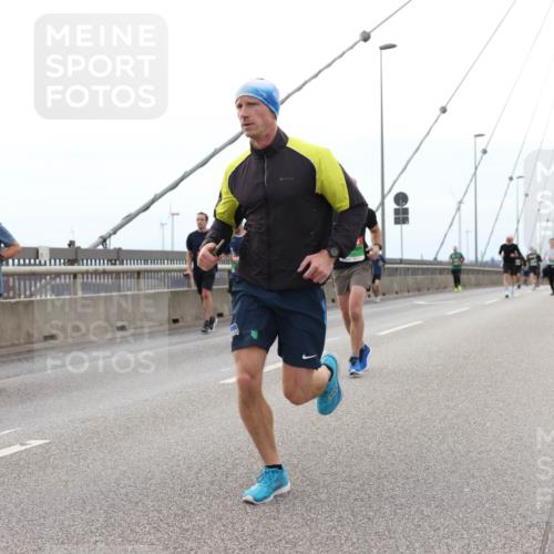 03.10.2025 - Köhlbrandbrückenlauf Lena Gebhardt http://msf.ph/oto/9200612 03.10.2025 15:40:38 Position 2  meine-sportfotos.de