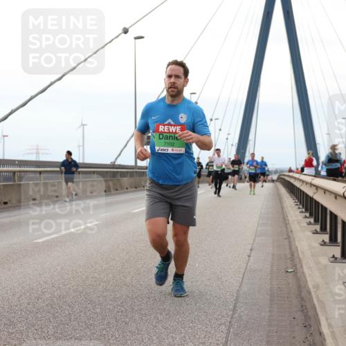03.10.2025 - Köhlbrandbrückenlauf Lena Gebhardt http://msf.ph/oto/9200622 03.10.2025 15:40:41 Position 2 7102 meine-sportfotos.de