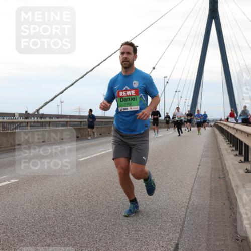 03.10.2025 - Köhlbrandbrückenlauf Lena Gebhardt http://msf.ph/oto/9200624 03.10.2025 15:40:41 Position 2 7102 meine-sportfotos.de