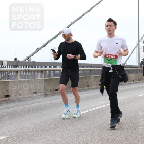 03.10.2025 - Köhlbrandbrückenlauf Lena Gebhardt http://msf.ph/oto/9200626 03.10.2025 15:40:46 Position 2 91, 7522, 9595 meine-sportfotos.de