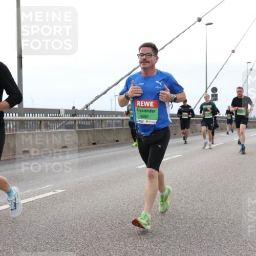 03.10.2025 - Köhlbrandbrückenlauf Lena Gebhardt http://msf.ph/oto/9200627 03.10.2025 15:40:47 Position 2 9595 meine-sportfotos.de