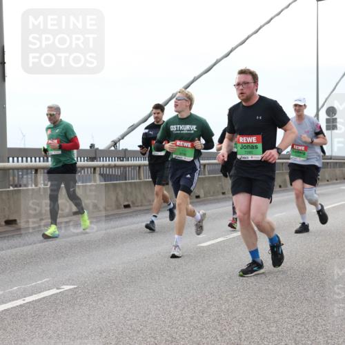 03.10.2025 - Köhlbrandbrückenlauf Lena Gebhardt http://msf.ph/oto/9200633 03.10.2025 15:40:50 Position 2 9746, 7280 meine-sportfotos.de
