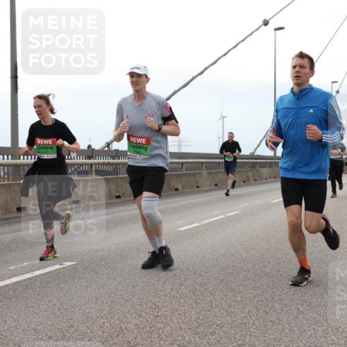 03.10.2025 - Köhlbrandbrückenlauf Lena Gebhardt http://msf.ph/oto/9200639 03.10.2025 15:40:51 Position 2 9570, 7125 meine-sportfotos.de