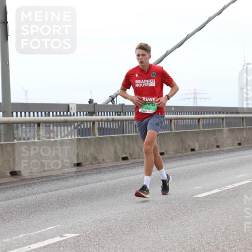 03.10.2025 - Köhlbrandbrückenlauf Lena Gebhardt http://msf.ph/oto/9200653 03.10.2025 15:40:57 Position 2 96, 247, 7342, 95 meine-sportfotos.de