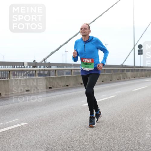 03.10.2025 - Köhlbrandbrückenlauf Lena Gebhardt http://msf.ph/oto/9200656 03.10.2025 15:40:58 Position 2 47, 42, 9562 meine-sportfotos.de