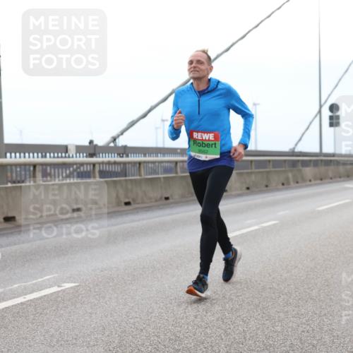03.10.2025 - Köhlbrandbrückenlauf Lena Gebhardt http://msf.ph/oto/9200657 03.10.2025 15:40:58 Position 2 7342, 9562 meine-sportfotos.de