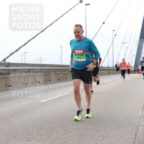 03.10.2025 - Köhlbrandbrückenlauf Lena Gebhardt http://msf.ph/oto/9200665 03.10.2025 15:41:02 Position 2 9294 meine-sportfotos.de