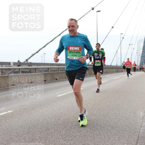 03.10.2025 - Köhlbrandbrückenlauf Lena Gebhardt http://msf.ph/oto/9200667 03.10.2025 15:41:02 Position 2 9294 meine-sportfotos.de