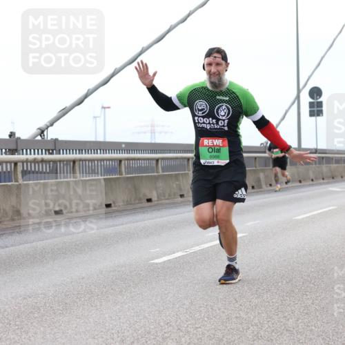 03.10.2025 - Köhlbrandbrückenlauf Lena Gebhardt http://msf.ph/oto/9200669 03.10.2025 15:41:03 Position 2 8988 meine-sportfotos.de