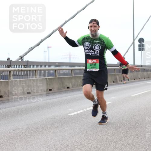03.10.2025 - Köhlbrandbrückenlauf Lena Gebhardt http://msf.ph/oto/9200670 03.10.2025 15:41:03 Position 2 8988 meine-sportfotos.de