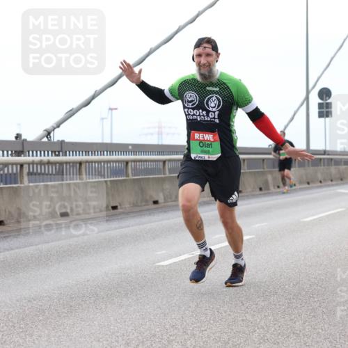 03.10.2025 - Köhlbrandbrückenlauf Lena Gebhardt http://msf.ph/oto/9200671 03.10.2025 15:41:03 Position 2 8988 meine-sportfotos.de