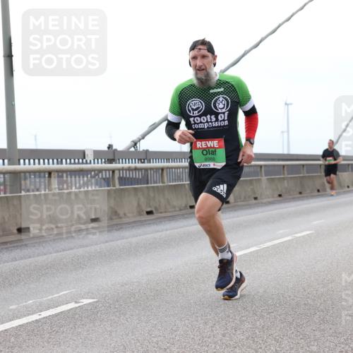 03.10.2025 - Köhlbrandbrückenlauf Lena Gebhardt http://msf.ph/oto/9200673 03.10.2025 15:41:03 Position 2 8988 meine-sportfotos.de