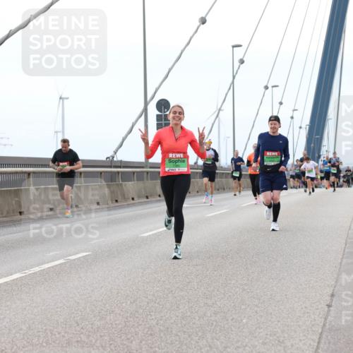 03.10.2025 - Köhlbrandbrückenlauf Lena Gebhardt http://msf.ph/oto/9200676 03.10.2025 15:41:05 Position 2  meine-sportfotos.de