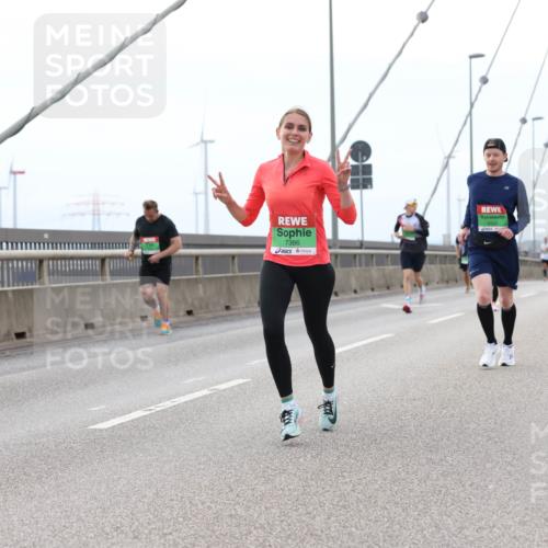 03.10.2025 - Köhlbrandbrückenlauf Lena Gebhardt http://msf.ph/oto/9200679 03.10.2025 15:41:06 Position 2 7386 meine-sportfotos.de