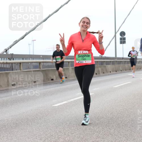 03.10.2025 - Köhlbrandbrückenlauf Lena Gebhardt http://msf.ph/oto/9200681 03.10.2025 15:41:06 Position 2 7386, 9103 meine-sportfotos.de
