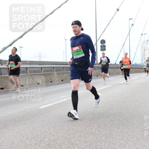 03.10.2025 - Köhlbrandbrückenlauf Lena Gebhardt http://msf.ph/oto/9200684 03.10.2025 15:41:07 Position 2 9103 meine-sportfotos.de