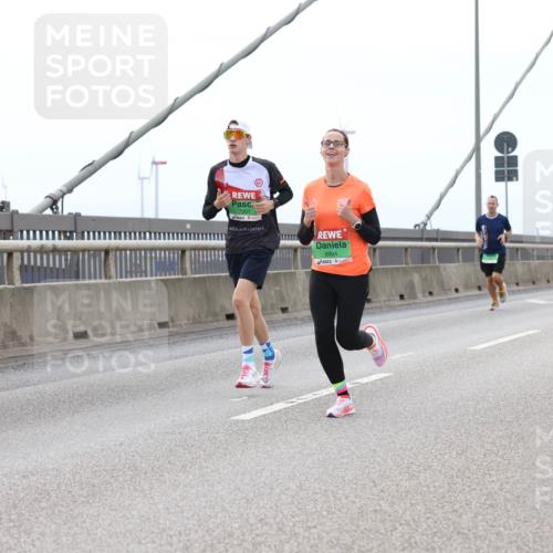 03.10.2025 - Köhlbrandbrückenlauf Lena Gebhardt http://msf.ph/oto/9200692 03.10.2025 15:41:11 Position 2 72011, 8994 meine-sportfotos.de