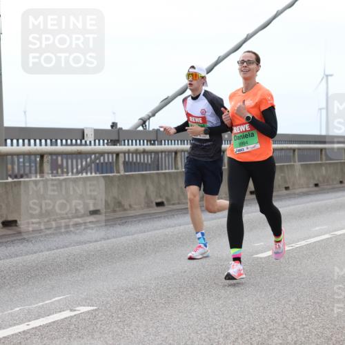 03.10.2025 - Köhlbrandbrückenlauf Lena Gebhardt http://msf.ph/oto/9200694 03.10.2025 15:41:11 Position 2 4, 8994 meine-sportfotos.de
